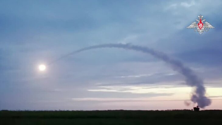 8 ����� ATACMS ���������� ��� �������� �����, ��� 8 ���� ����������� ��� ������ �����