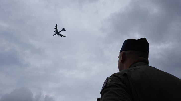 ������ ������� ������� ��� �������� B-52 � ����������