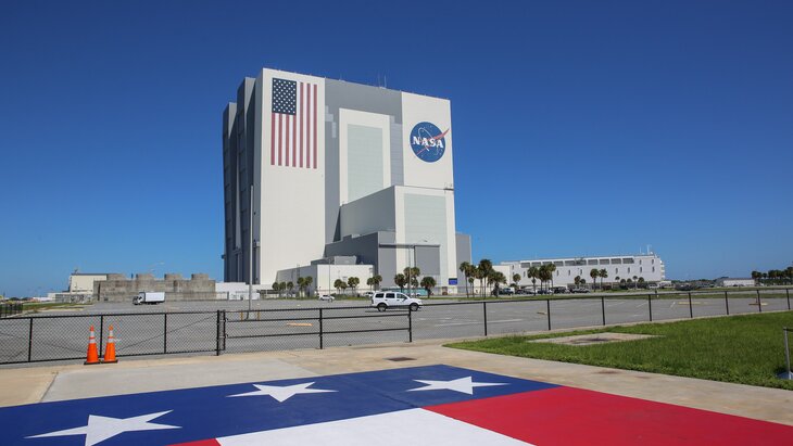 NASA    Artemis II      2026 