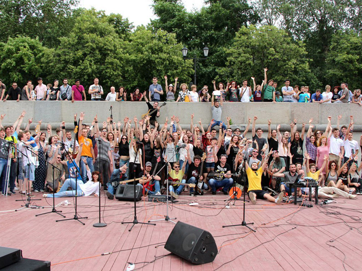 ������� � �������� 200 ���������� ������ � ����� �������� 30 ����