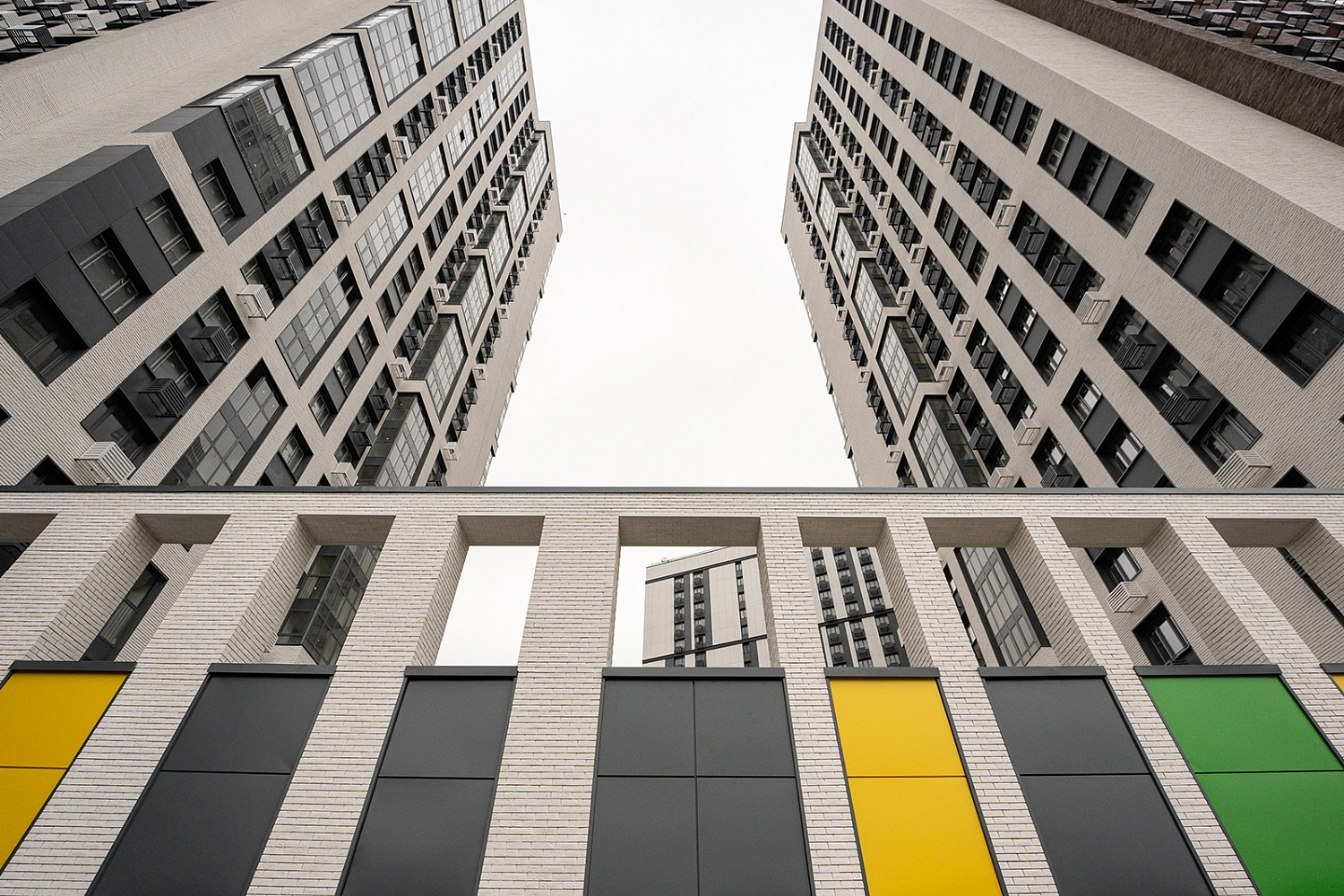 ����� 330 ���. ��. � ������������ ��������� � ������� �� ��������� ���