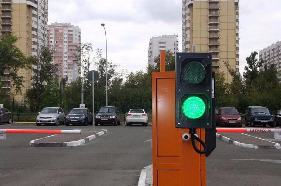 Появятся около. Перехватывающая парковка станция метро Строгино. Метро Строгино парковка. Перехватывающая парковка у метро Славянский бульвар. Перехватывающая стоянка в Строгино.