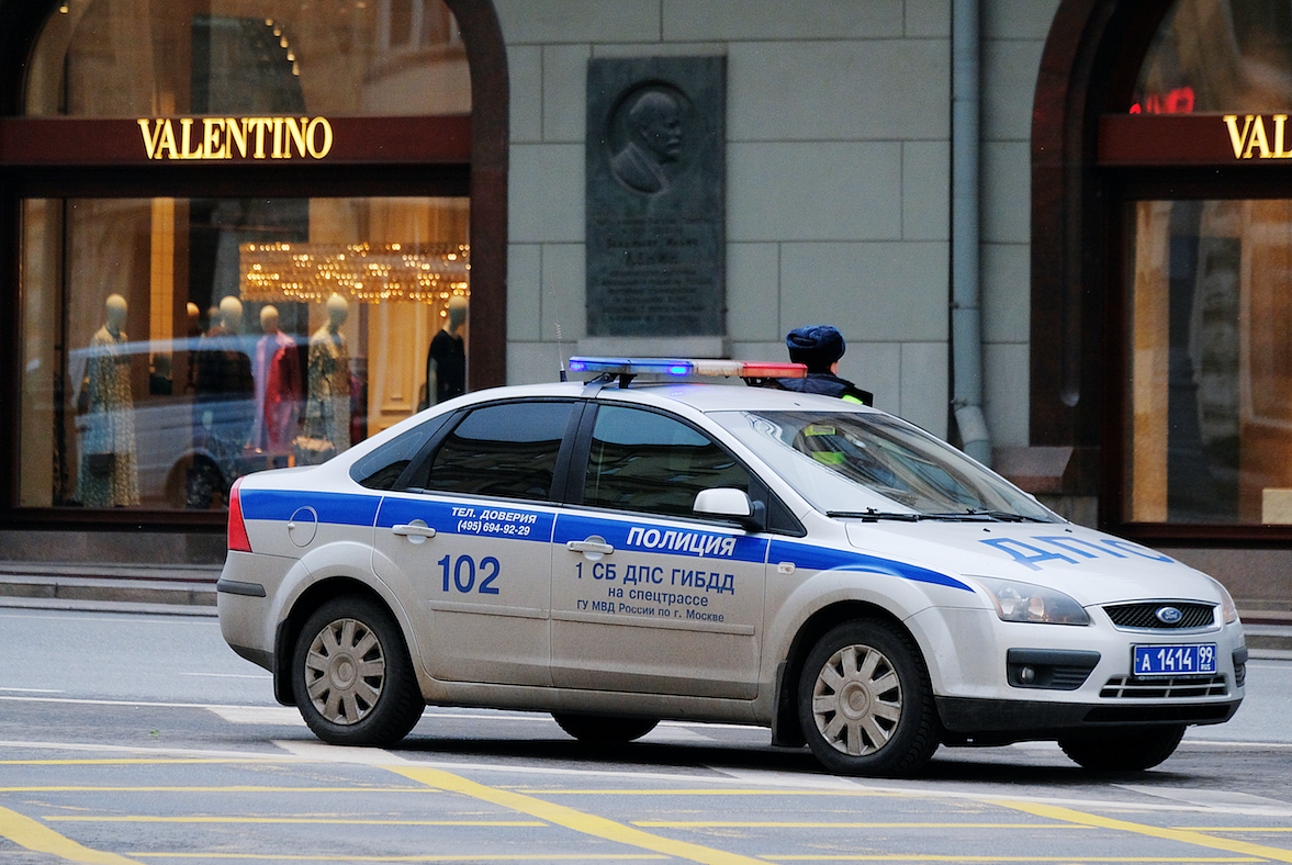 Палицая. Полицейская машина. Московские полицейские машины. Полицейский автомобиль Москва. Полиция Москвы.